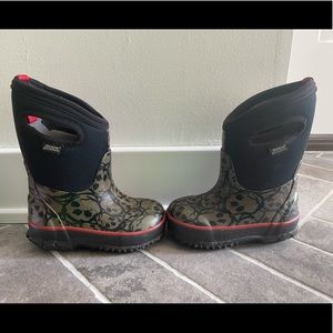 Bogs Toddler Insulated boots Size 7